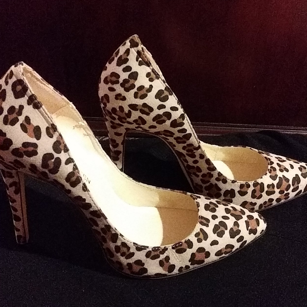 Leopard Pumps - Picture 2 of 4